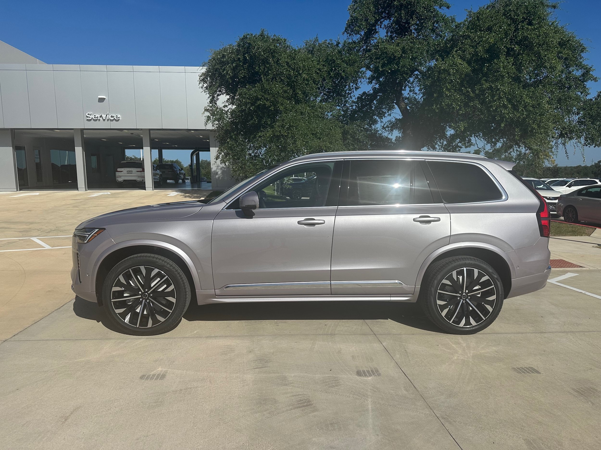 Used 2026 Volvo XC90 B6 Plus w/ Protection Package Premier AWD/4WD image 3