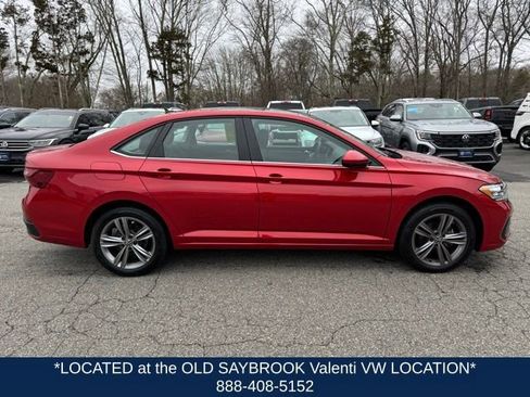 Certified 2023 Volkswagen Jetta SE w/ Panoramic Sunroof Package FWD image 4
