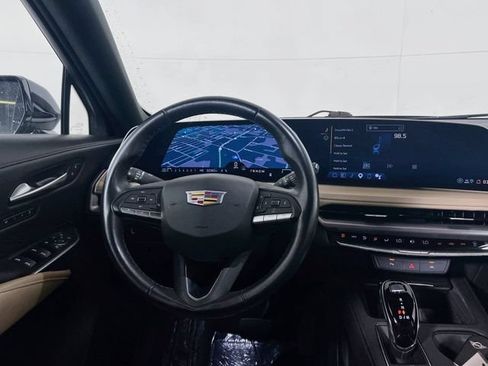 Used 2025 Cadillac XT4 Premium Luxury FWD image 19