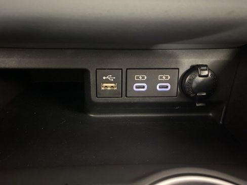 Used 2023 Toyota Highlander XLE image 21