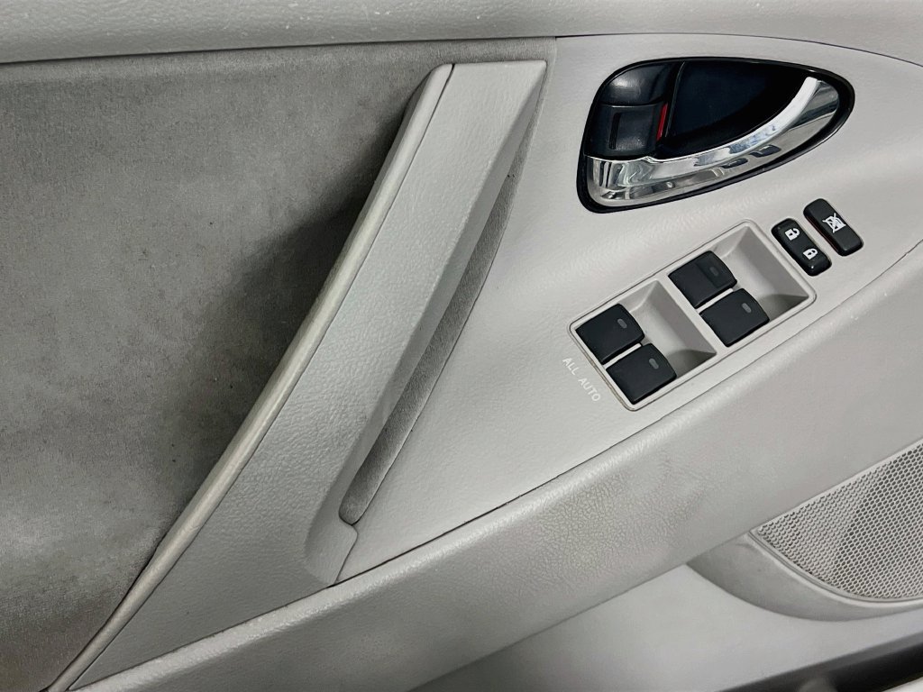 Used 2010 Toyota Camry FWD image 20