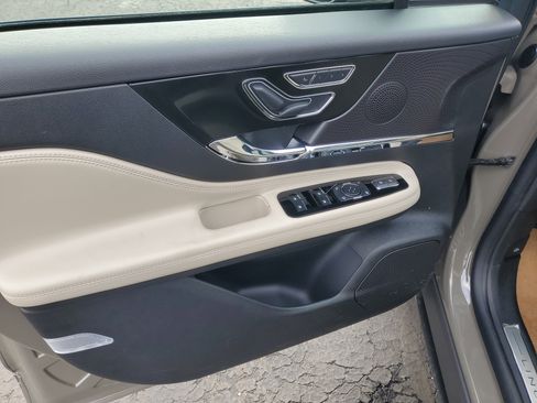 New 2026 Lincoln Corsair Premiere image 8