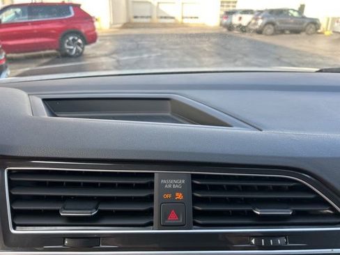 Certified 2024 Volkswagen Tiguan SE image 17