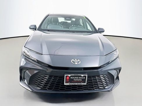 Used 2025 Toyota Camry SE image 2