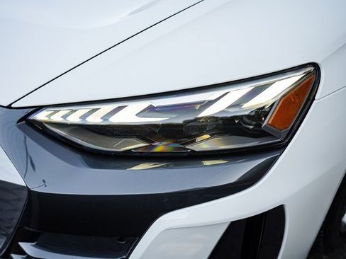 Used 2022 Audi e-tron GT Premium Plus image 3