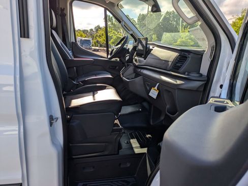 New 2026 Ford Transit 250 148 Medium Roof RWD image 30