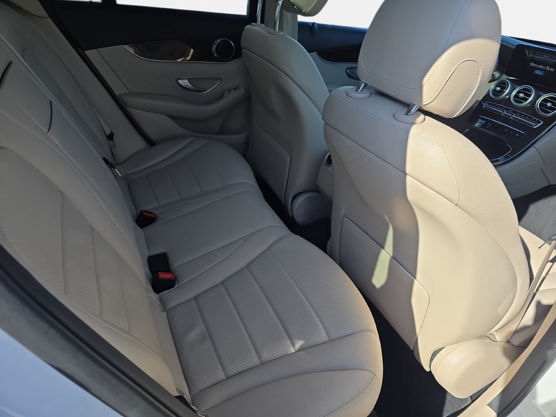 Used 2021 Mercedes-Benz GLC 300 4MATIC image 11