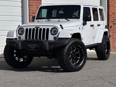 Used 2017 Jeep Wrangler Unlimited Sahara image 7