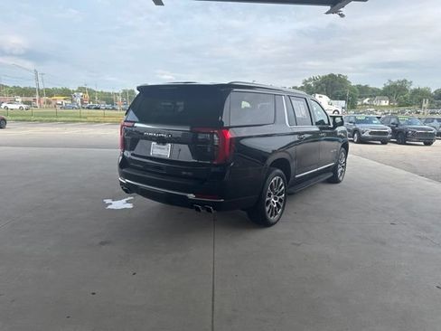 Used 2025 GMC Yukon XL Denali AWD/4WD image 4