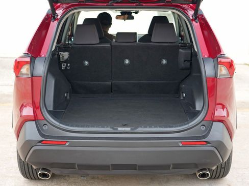 Used 2025 Toyota RAV4 XLE w/ Convenience Package FWD image 9