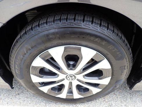 Certified 2022 Toyota Prius LE AWD/4WD image 12