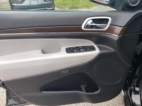 Used 2018 Jeep Grand Cherokee Limited AWD/4WD image 11