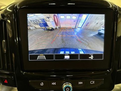 Used 2020 Chevrolet Traverse LT w/ Driver Confidence II Package AWD/4WD image 15