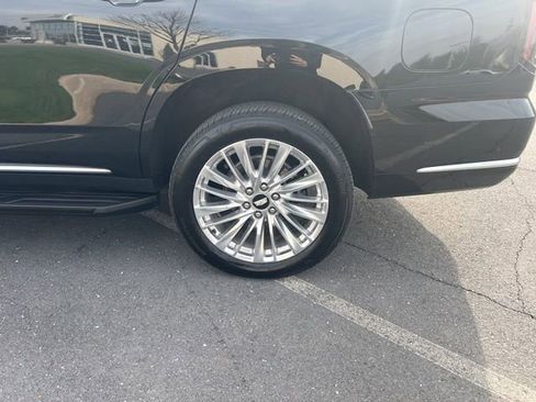 Used 2025 Cadillac Escalade Premium Luxury AWD/4WD image 38