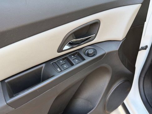 Used 2012 Chevrolet Cruze LS image 22