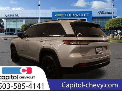 Used 2025 Jeep Grand Cherokee Altitude