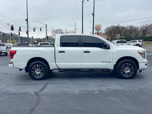Used 2024 Nissan Titan SV image 8