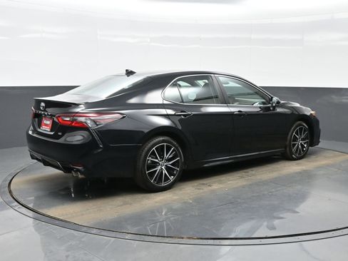 Used 2024 Toyota Camry SE image 6