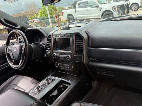 Used 2019 Ford Expedition Limited w/ Equipment Group 303A AWD/4WD image 31
