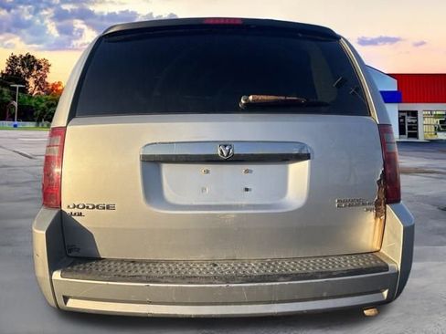 Used 2010 Dodge Grand Caravan SXT image 6