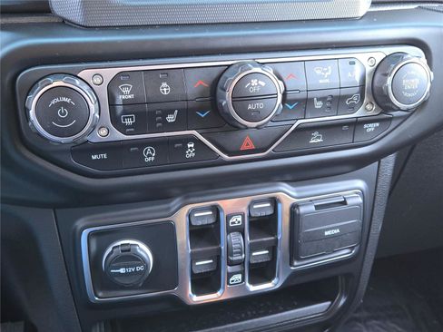 Used 2023 Jeep Wrangler Unlimited Sport image 24