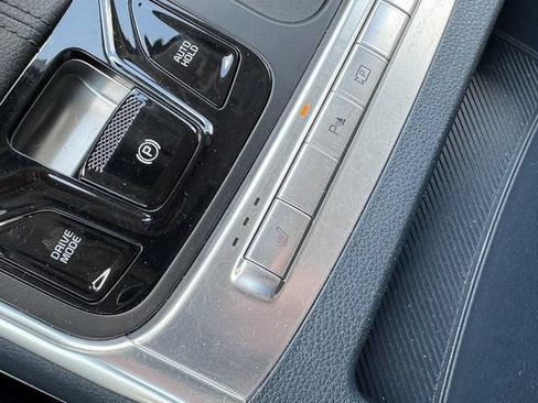 Used 2025 Kia Carnival EX FWD image 23