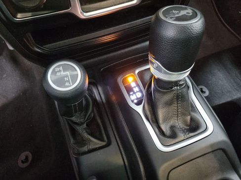 Used 2019 Jeep Wrangler Sport image 35