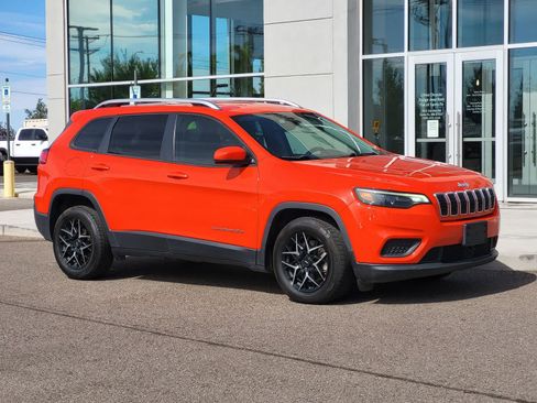 Used 2021 Jeep Cherokee Latitude FWD image 3