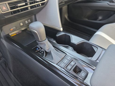 Used 2025 Toyota Camry SE w/ Convenience Package image 20