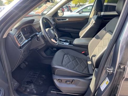 Used 2024 Volkswagen Atlas SE AWD/4WD image 8