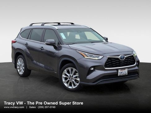 Used 2022 Toyota Highlander Limited image 1