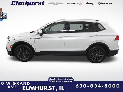 Used 2023 Volkswagen Tiguan SE w/ Panoramic Sunroof Package image 2