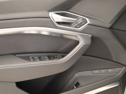 Used 2023 Audi e-tron Premium Plus w/ Premium Plus Package image 23