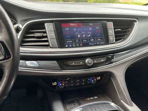 Used 2024 Buick Enclave Premium image 27