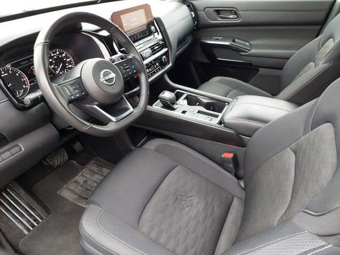 Used 2024 Nissan Pathfinder SV FWD image 3