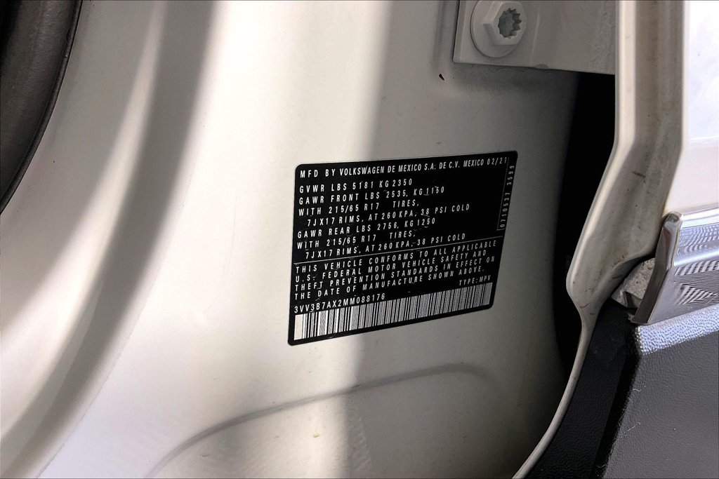 Used 2021 Volkswagen Tiguan SE w/ Panoramic Sunroof Package FWD image 41