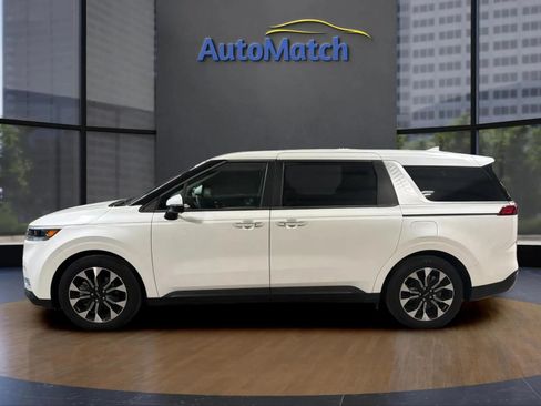 Used 2024 Kia Carnival EX FWD image 7