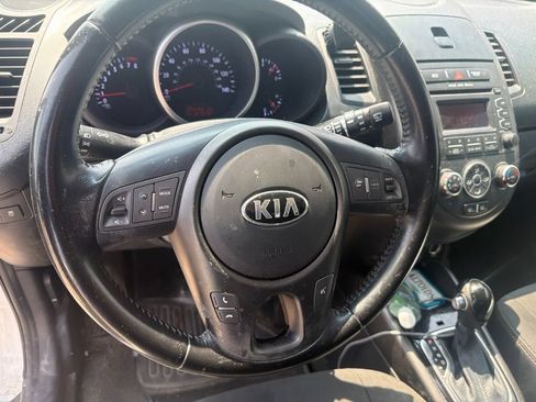 Used 2013 Kia Soul + FWD image 11