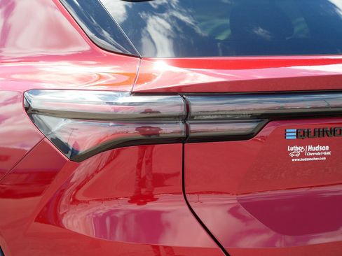 Used 2024 Chevrolet Equinox EV RS AWD/4WD image 17