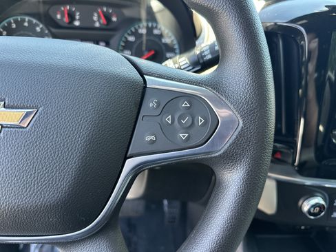 Used 2022 Chevrolet Traverse LS FWD image 20
