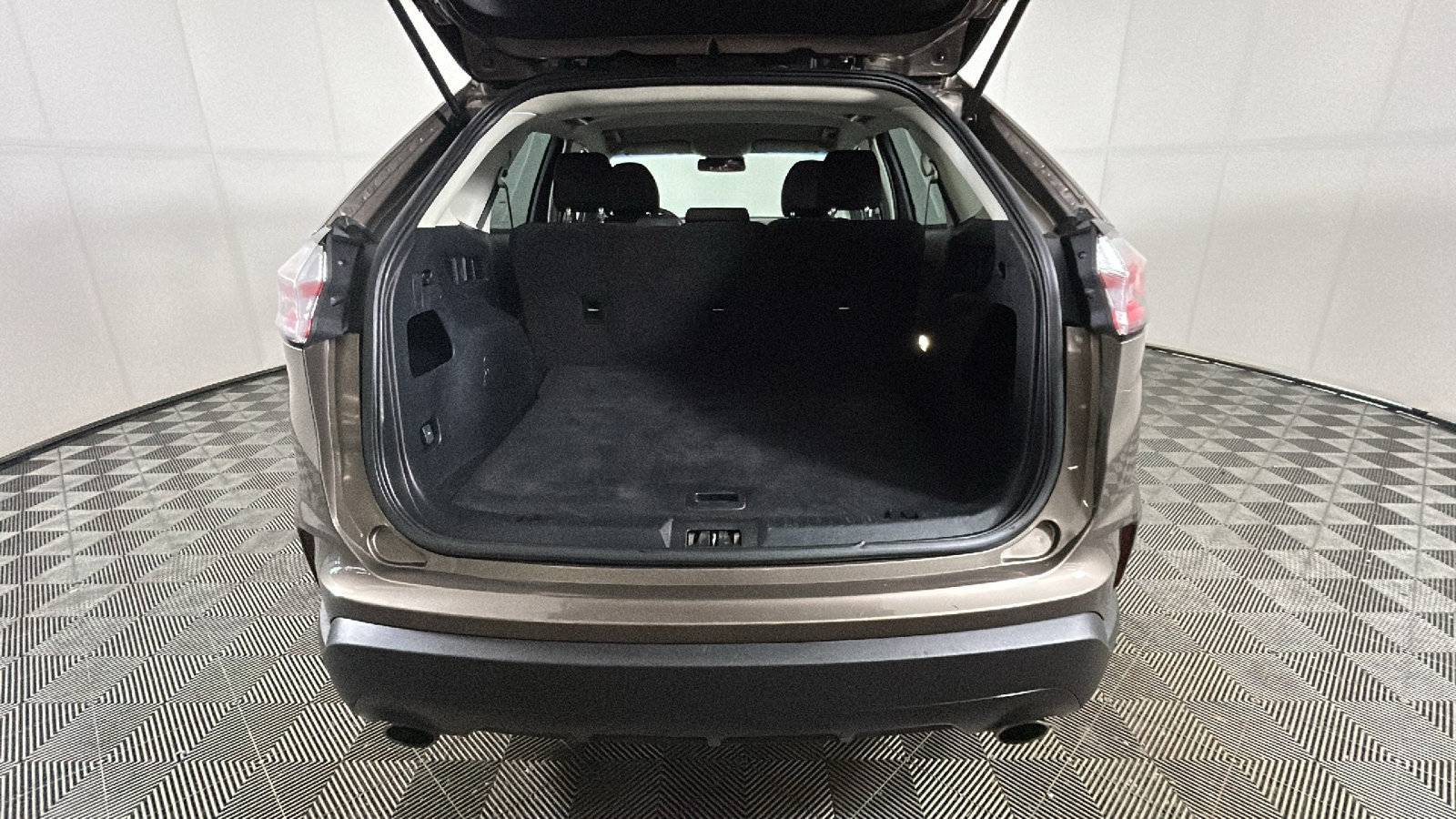 Used 2019 Ford Edge SE AWD/4WD image 32