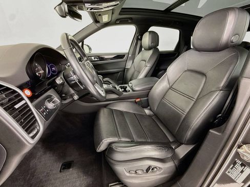 Certified 2023 Porsche Cayenne AWD/4WD image 5