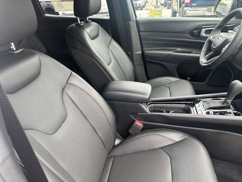 Used 2023 Jeep Compass Limited image 27