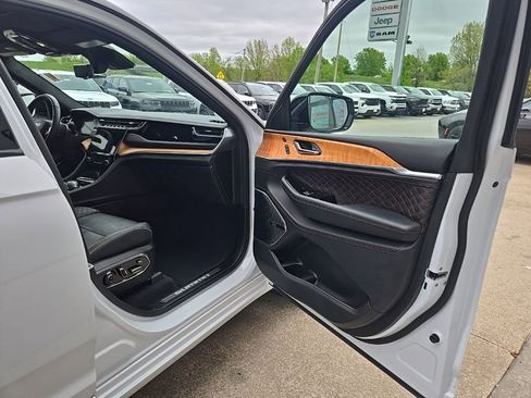 Used 2022 Jeep Grand Cherokee Summit AWD/4WD image 85