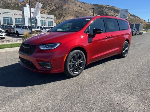 New 2026 Chrysler Pacifica Select image 8