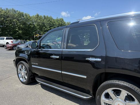 Used 2013 Cadillac Escalade Luxury AWD/4WD image 5