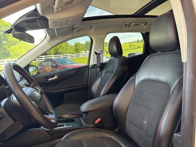 Used 2022 Ford Escape SEL w/ SEL Stealth AWD Package image 4