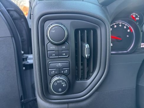 Used 2025 Chevrolet Silverado 1500 Custom Trail Boss w/ LPO, Dark Essentials Package image 21