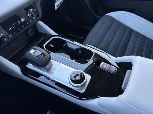 New 2026 Mitsubishi Outlander SE image 17