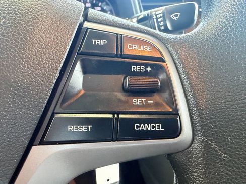 Used 2017 Hyundai Elantra SE FWD image 13